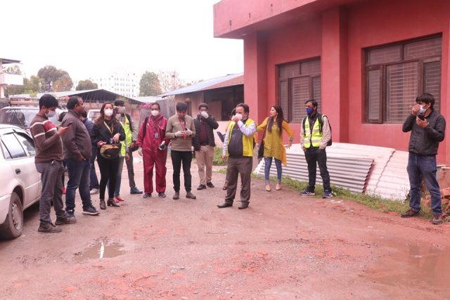 फिल्डमा खटिएका स्वास्थ्य पत्रकारलाई मास्क, ग्लोब्स र सेनिटाइजर
