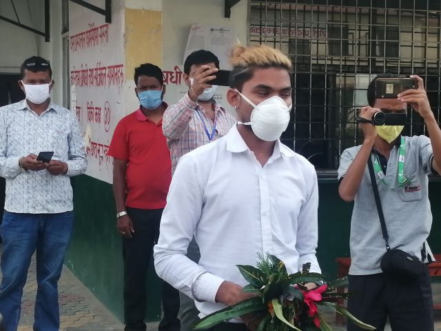 कोरोनालाई जितेर अस्पतालबाट डिस्चार्ज भए आठौँ संक्रमित