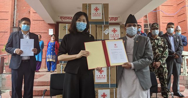 चीनद्धारा ४० हजार पीसीआर किट्स सहितको स्वास्थ्य सामग्री हस्तान्तरण