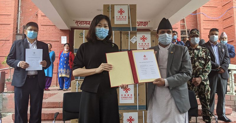 चीनद्धारा ४० हजार पीसीआर किट्स सहितको स्वास्थ्य सामग्री हस्तान्तरण