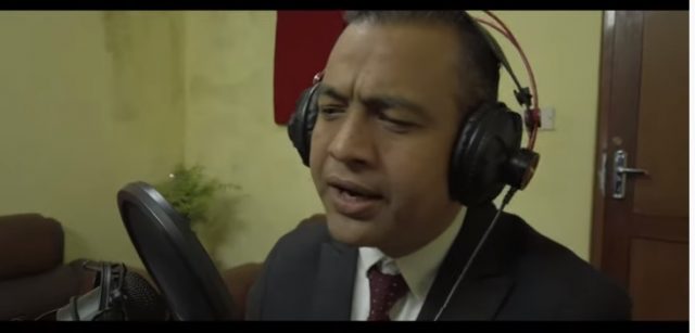 कलेजो प्रत्यारोपण सर्जन डा रमेश सिंह भण्डारीले गाए प्रधानमन्त्री ओलीले लेखेको गीत