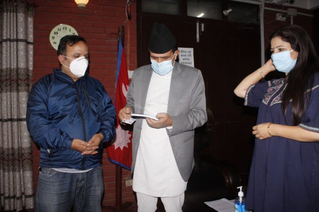 कोरोना भाइरसको परीक्षण घटाएको छैनौं : स्वास्थ्य मन्त्री ढकाल