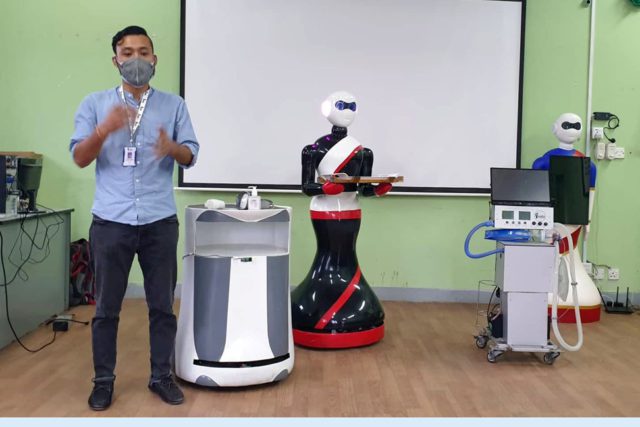 कोरोना संक्रमितको उपचारमा नर्सिङ रोबोर्ट परिचालन