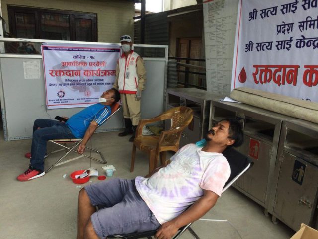 कोरोना महामारीका बीचमा व्लोदानको आकस्मिक रक्तदान
