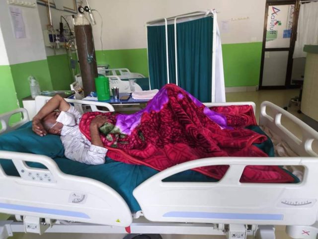 मन्दिर परिसरमा अनसनरत डा. गोविन्द केसीलाई कर्णाली स्वास्थ्य विज्ञान प्रतिष्ठानमा सारियो