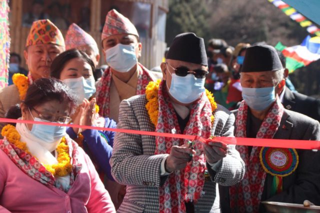 प्रधानमन्त्री ओलीद्वारा सामुदायिक स्वास्थ्य एकाइ भवन उद्घाटन