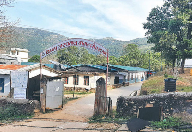 १७ जना कर्मचारीमा कोरोना देखिएपछि अछामको जिल्ला अस्पताल सिल