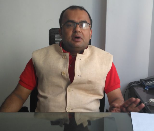 ‘रेम्डेसिभिरको अभाव हुँदैन्, कृपया बढी मूल्य तिरेर खरीद गर्ने र घरमै थुपार्ने काम नगरौँ’