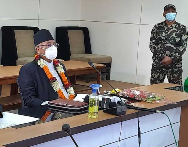 नवनियुक्त स्वास्थ्यमन्त्री श्रेष्ठले गरे पदवहाली