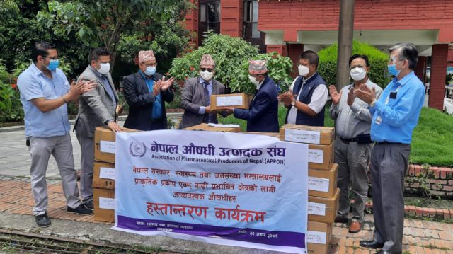 औषधि उत्पादक संघद्धारा सरकारलाई ४० लाख बराबरको औषधि सहयोग