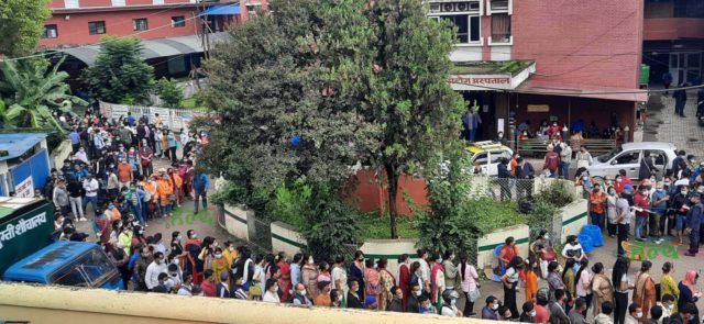 काठमाडौँमा झण्डै डेढ लाखले लगाए भेरोसेलको पहिलो मात्रा