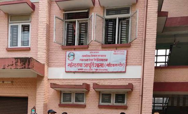 नेपालगञ्जस्थित कर्णाली प्रदेशको मेडिकल स्टोरको क्वाटरमा निस्सासिएर चार जनाको मृत्यु, तीन घाइते