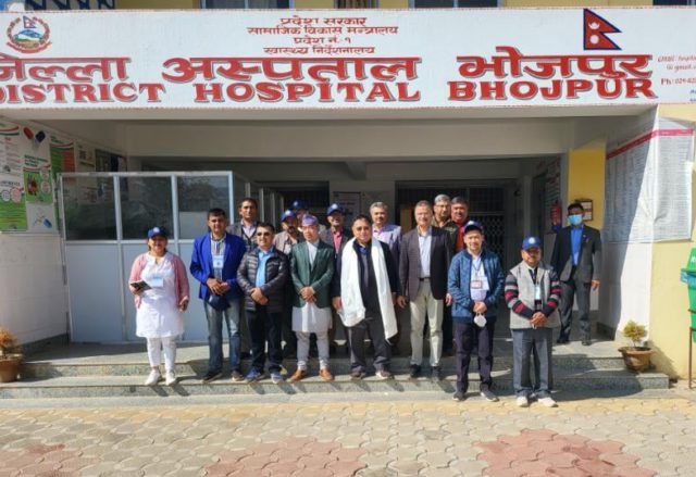 राज्यमन्त्री श्रेष्ठद्वारा भोजपुर जिल्ला अस्पतालको निरीक्षण