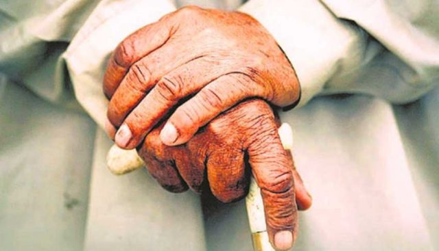 जेष्ठ नागरिकलाई दाँत उपहार !