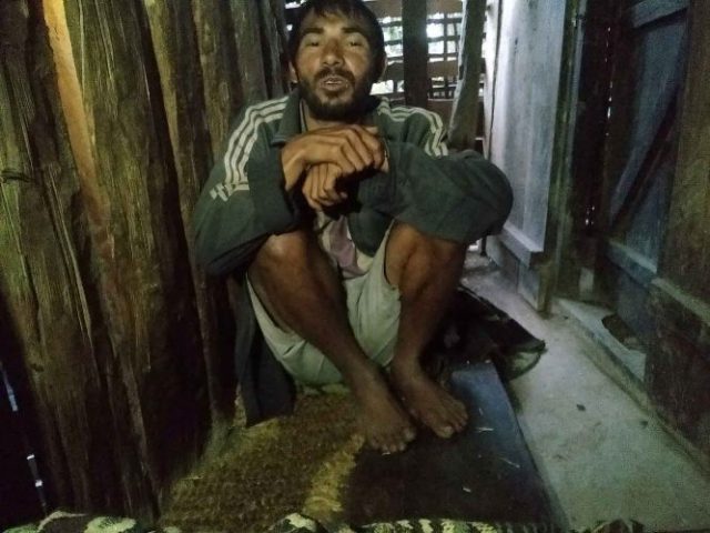 आर्थिक अभावले उपचार गर्न नसकेपछि ७ वर्षदेखि खोरमा