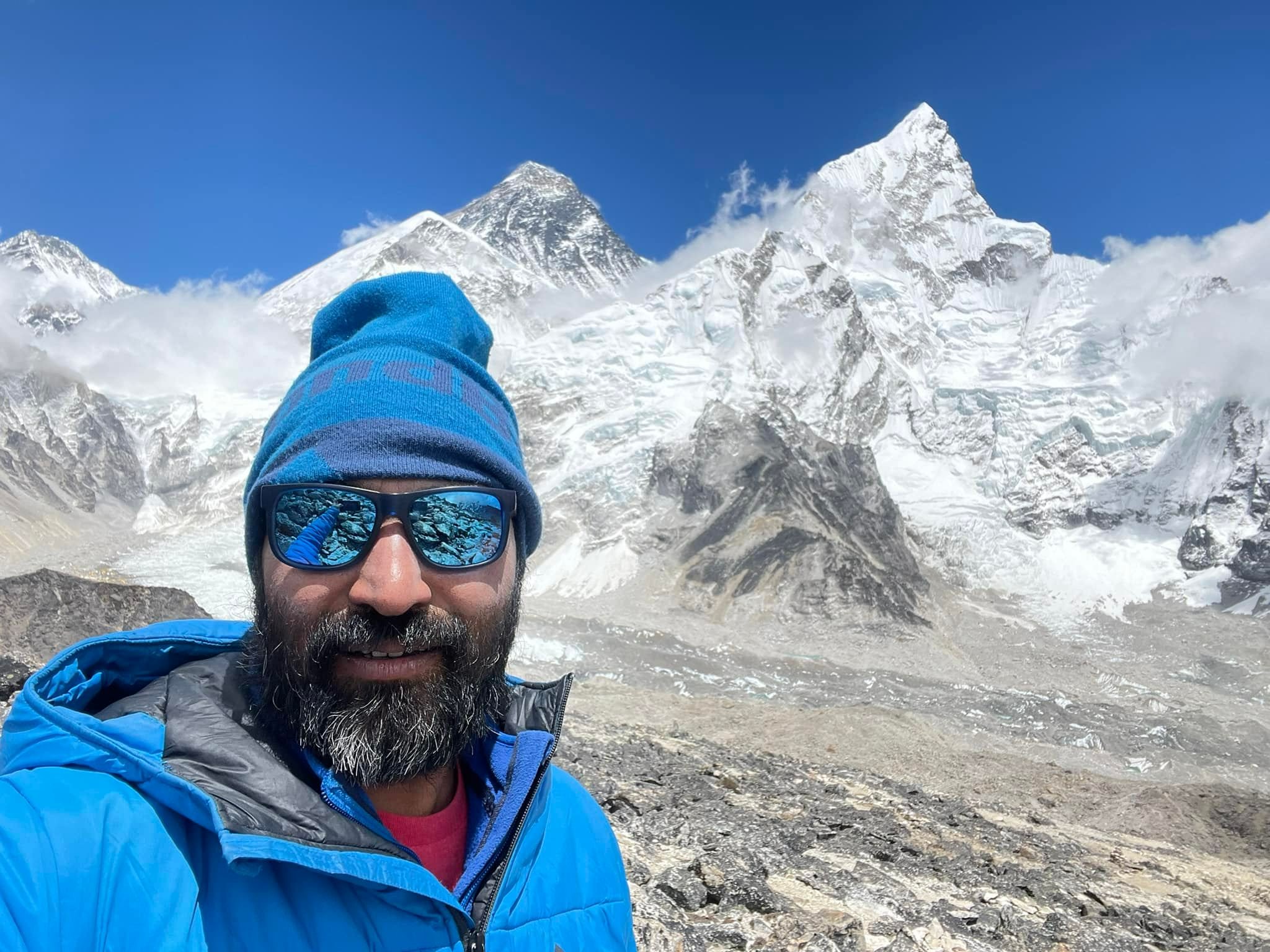 डा. रामकुमार श्रेष्ठले गरे सगरमाथाको सफल आरोहण