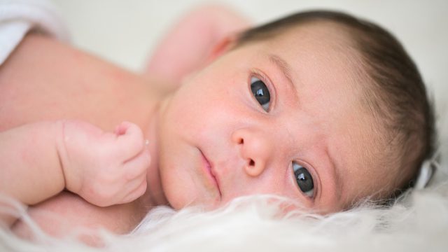 सरकारी अस्पतालमा जन्मिने नवजात शिशुलाई एक ग्राम सुनको औँठी !
