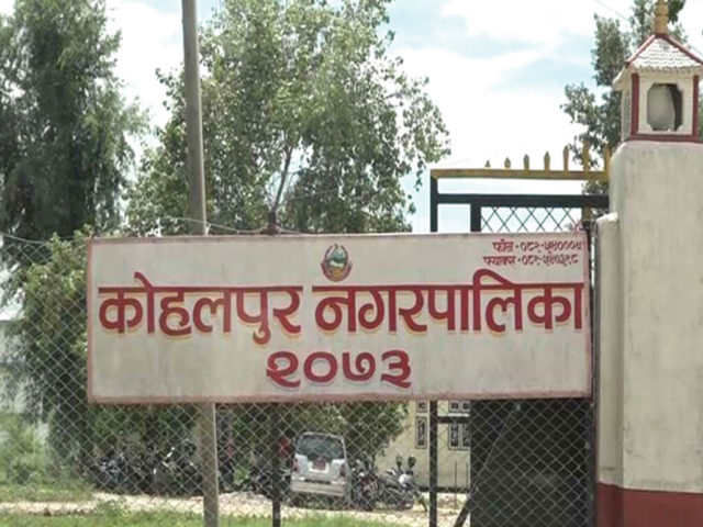 दरबन्दी बढी भएका १६ जना स्वास्थ्यकर्मीलाई कोहलपुर नगरपालिकाद्धारा फिर्ता