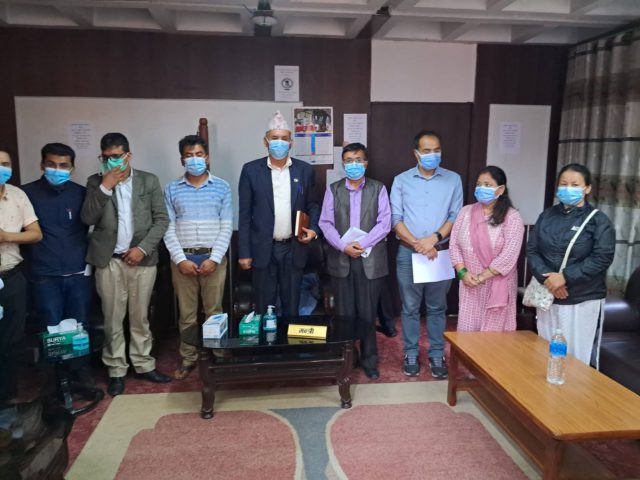 स्वास्थ्यमा काम गर्न सरकार अल्मलिएको भन्दै महासंघद्धारा स्वास्थ्यमन्त्रीको ध्यानाकर्षण