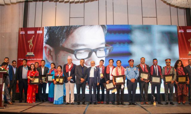 कोभिडका बेला उत्कृष्ठ काम गर्ने स्वास्थ्यकर्मी तथा स्वास्थ्य संस्थालाई हेल्थ अवार्ड प्रदान