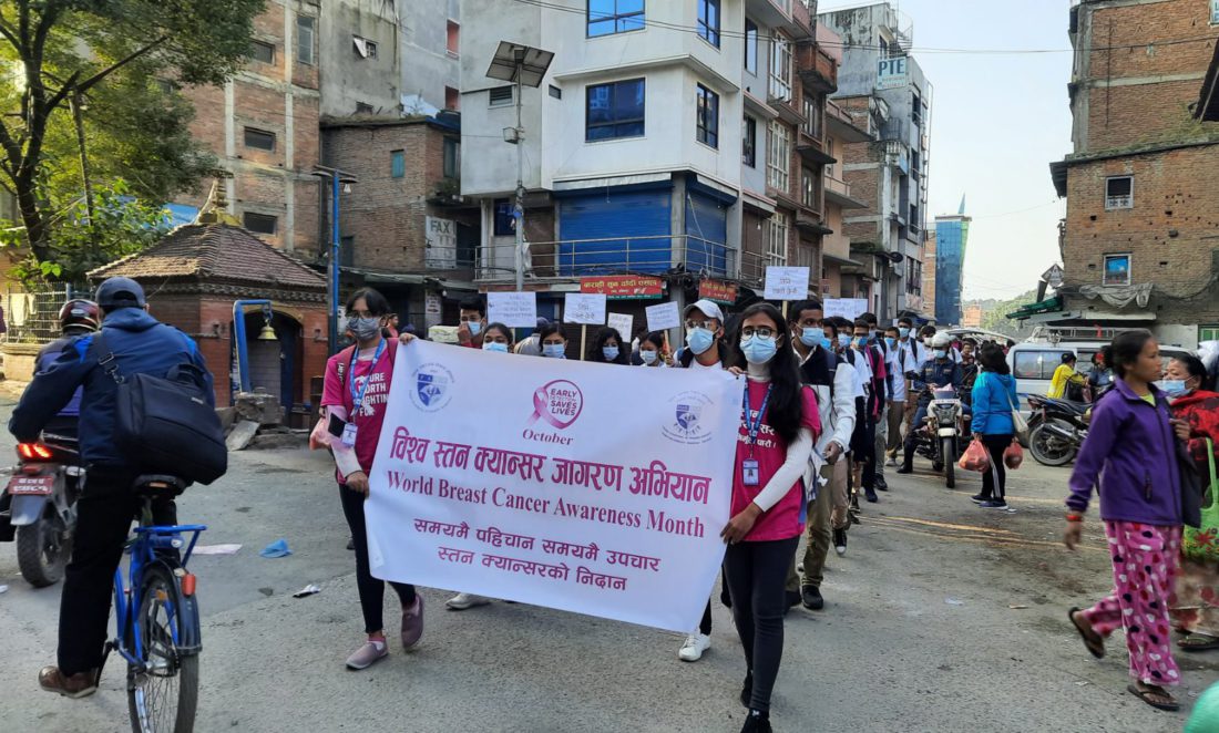 स्तन क्यान्सरबारे पाटन अस्पतालको जागरण र्‍याली (फोटो फिचर)