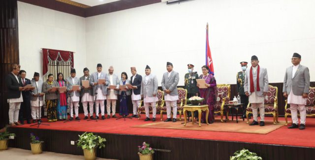 नवनियुक्त स्वास्थ्यमन्त्री पदम गिरीले लिए शपथ