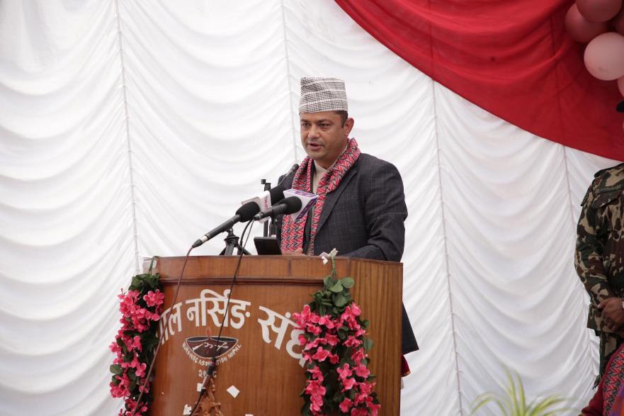 नर्समैत्री निति बनाउनका लागि सक्रिय भूमिका खेल्छु : स्वास्थ्यमन्त्री गिरी