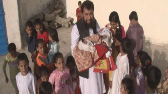 पाकिस्तानी डाक्टरद्धारा ६० सन्तान जन्माएको दावी, अर्को बिहे गरेर ‘अझ छोराछोरी पाउने ईच्छा’