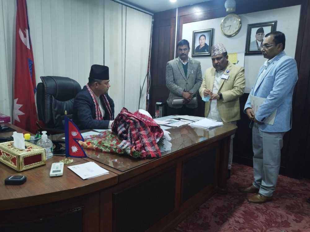 जिवित शिशुलाई मृत्यु घोषणा गर्ने कोशीका डाक्टर सहित तीन जना स्वास्थ्यकर्मी निलम्बनमा, घटनाको विषयमा छानविन गर्न समिति गठन