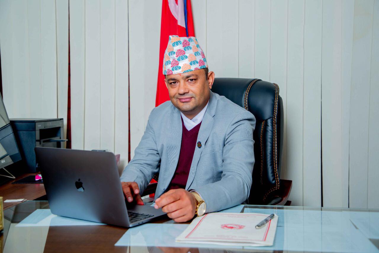 स्वास्थ्य मन्त्रीको रुपमा पदम गिरीको ४२ दिन, कुरा गरौँ न एकै छिन् !