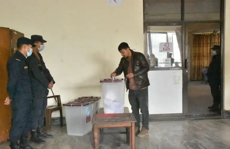 नेपाल चिकित्सक संघको निर्वाचन : काठमाडौँ उपत्यकामा मतदान जारी (फोटोफिचर)