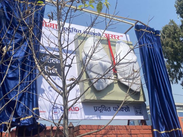 स्वास्थ्य तथा जनसंख्या मन्त्रालयको मुलद्धारमा कृतिम फोक्सो जडान