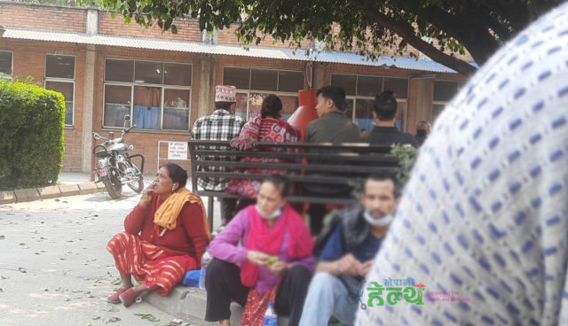 कानूनकै खिल्ली उड्ने गरी अस्पताल भित्र चुरोटको खिल्ली सल्काएपछि…..