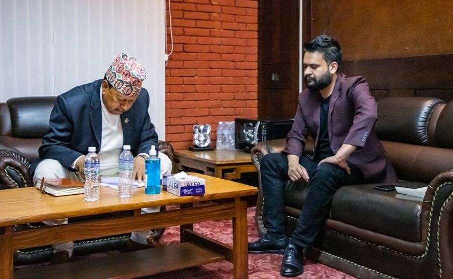 बालेनले स्वास्थ्य मन्त्री बस्नेतलाई भने, ‘नियम नमान्ने अस्पताललाई तपाईँ कानूनी दायरामा ल्याउनुहुन्छ कि हामीले कारवाही गरौँ ?’