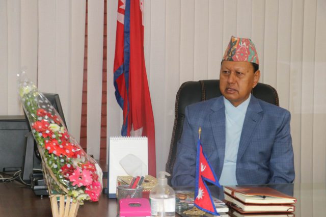 सुर्तीजन्य पदार्थमा कर बढाएर भए पनि विपन्नको उपचारलाई सहज बनाउनु पर्छ : स्वास्थ्य मन्त्री बस्नेत