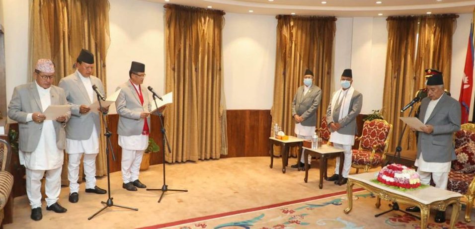 नवनियुक्त स्वास्थ्यमन्त्री मोहन बस्नेतले लिए शपथ