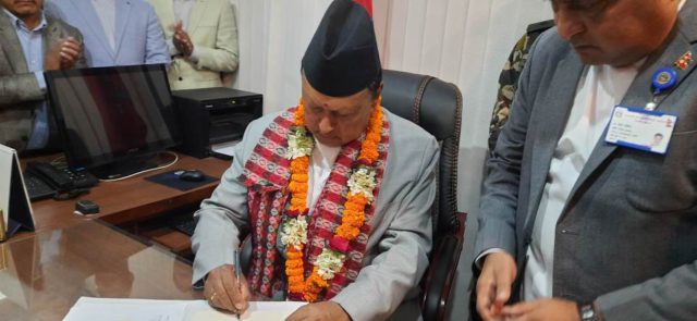 नवनियुक्त स्वास्थ्यमन्त्री मोहनबहादुर बस्नेतद्धारा पदवहाली