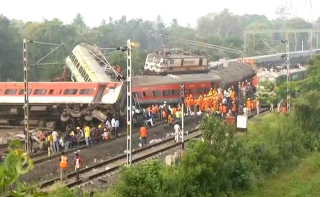 भारतको ओडिशामा भयानक रेल दुर्घटना : २३७ बढीको मृत्यु, ९०० बढी घाइते