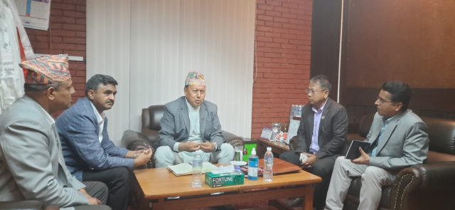 स्वास्थ्य बीमा कार्यक्रम ‘भद्रगोल’ हुन लाग्यो भन्दै पाल्पाली सांसदद्धारा स्वास्थ्य मन्त्री बस्नेतको ध्यानाकर्षण
