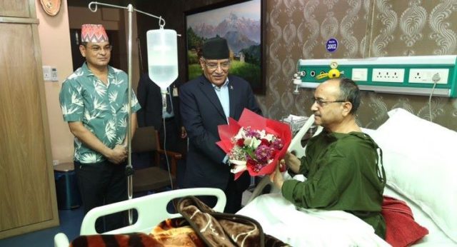 सैनिक अस्पताल छाउनीमा उपप्रधानमन्त्री खड्काको शल्यक्रिया