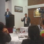 स्वास्थ्य बीमाबारे संसदीय समितिका सदस्यलाई बुझाउँदै स्वास्थ्य बीमा बोर्ड