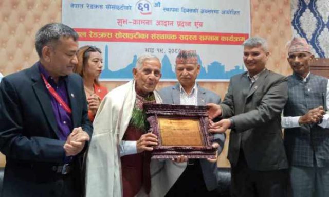 रेडक्रस सोसाइटीका संस्थापक सदस्य डा. दासलाई सम्मान