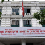 स्वास्थ्य कर्मीमाथि कुटपिट घटना : सरोकारवालाको सुझाव पछि गृहले गर्‍यो दुई बुँदे निर्णय