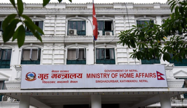 स्वास्थ्य कर्मीमाथि कुटपिट घटना : सरोकारवालाको सुझाव पछि गृहले गर्‍यो दुई बुँदे निर्णय