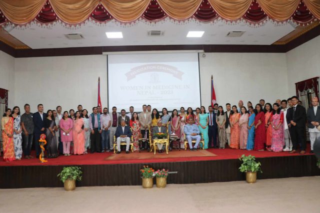 दश जना महिला चिकित्सकलाई राष्ट्रपतिद्धारा सम्मान