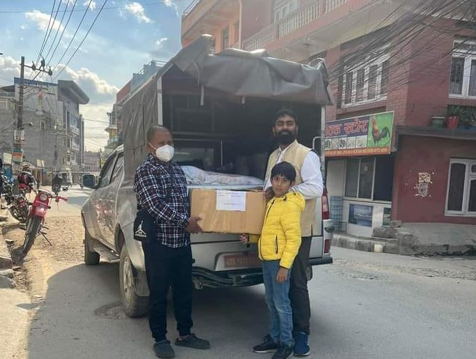भूकम्प प्रभावित क्षेत्र जाजरकोटमा औषधि व्यवसायी डा. अन्सारीको सहयोग, पठाए औषधि, कपडा र त्रिपाल