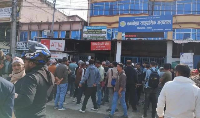 बिरामीको मृत्यु भएपछि झापाको मनमोहन अस्पताल तनावग्रस्त