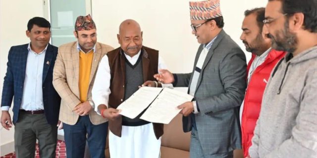 लहान नगरपालिकाले १ हजार जनाको मोतियाबिन्दुको निःशुल्क उपचार गराउदै