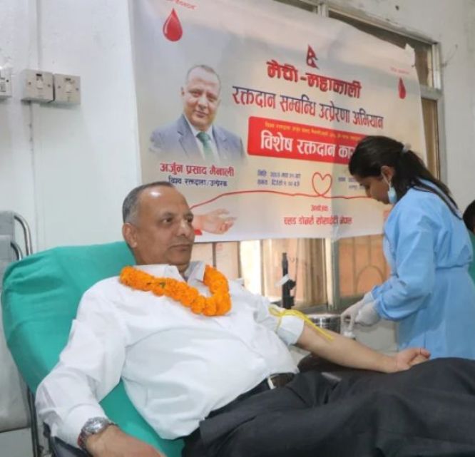 रक्तदाता मैनालीले गरे २०६ पटक रक्तदान
