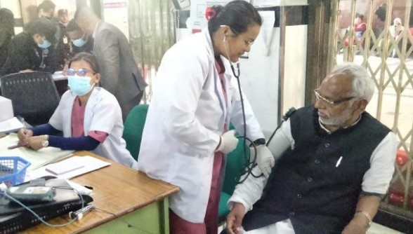 माइतीघरमा घाईते भएका राजेन्द्र महतोको ट्रमा सेन्टरमा उपचार हुँदै